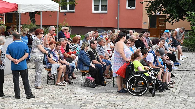 Z přehlídky dechových kapel v Berouně s názvem Dechovka u Hvězdy.