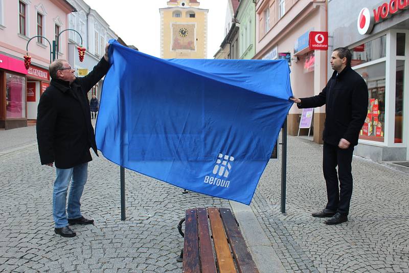 Ze zahájení výstavy Beroun v obrazech v Palackého ulici v Berouně.