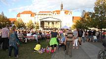 Promenádní koncert na Husově náměstí v Berouně.