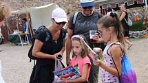 Stovky lidí a zejména rodiny s dětmi vyrazily v sobotu na hrad Točník, kde se konal další ročník akce Oživlá historie.