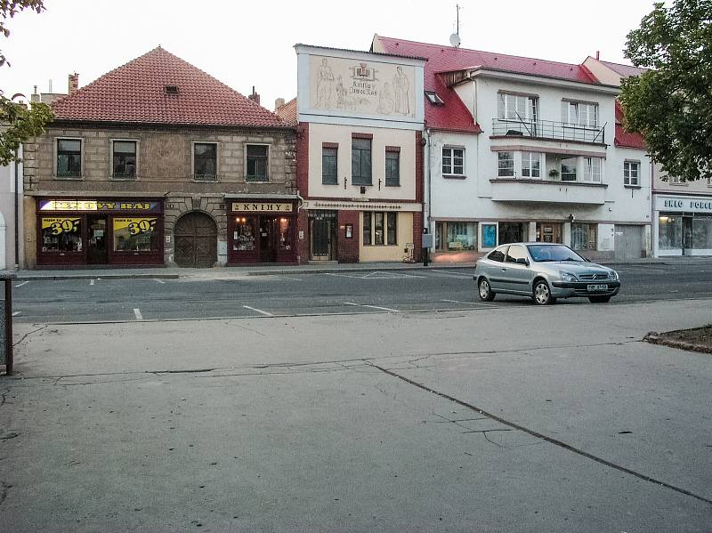 Lékárna Na náměstí v roce 2003