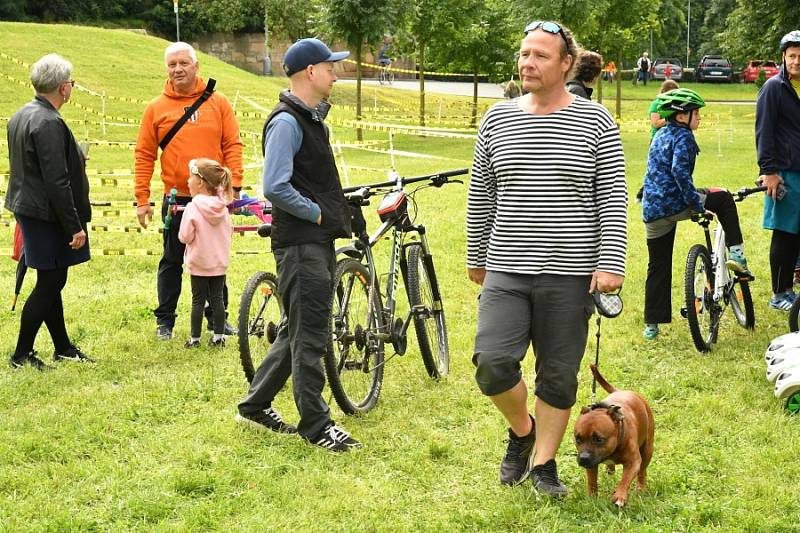 První ročník cyklistického závodu pro veřejnost L'Etape by tour de France.