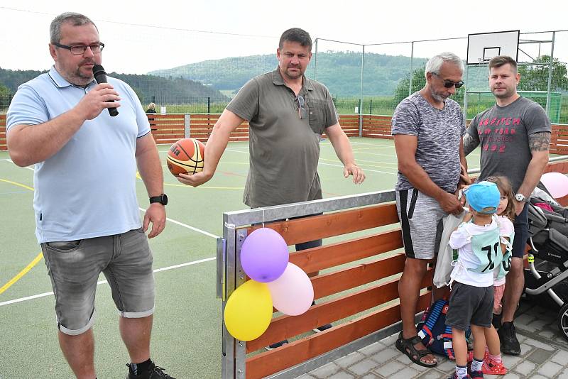 Nové multifunkční hřiště se otevřelo při příležitosti dětského sportovního dne