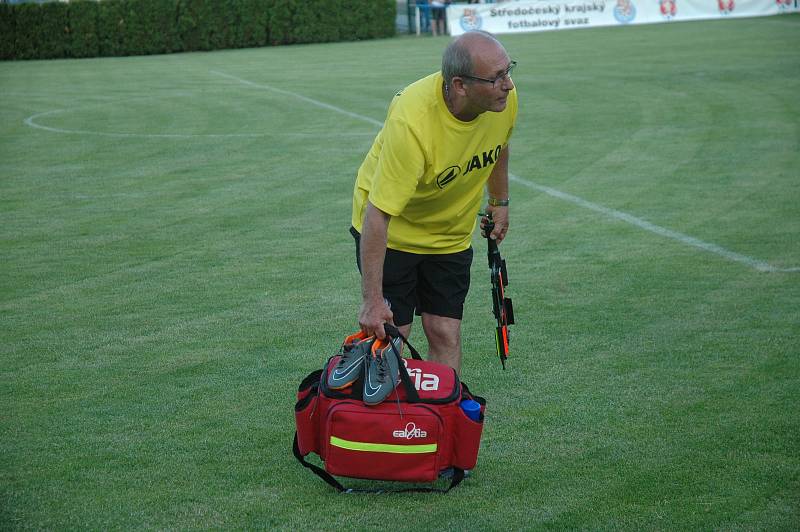 Vítězný pohár získali fotbalisté Komárova.