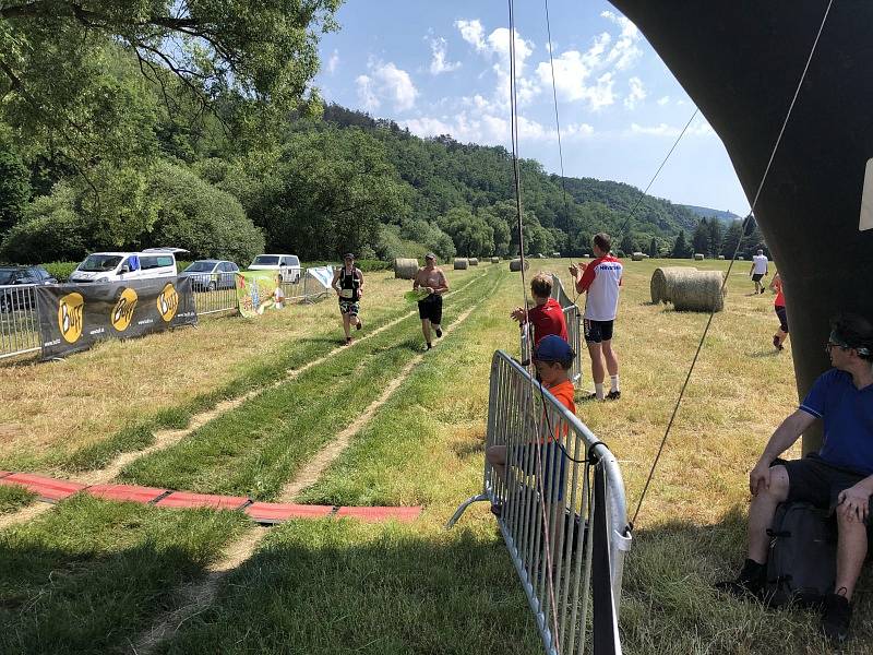 V sobotu 19. června proběhlo další klání seriálu INOV-8 Krosový pohár 2021. Tentokrát se běželo jižně od Prahy nad vesničkou Pikovice.