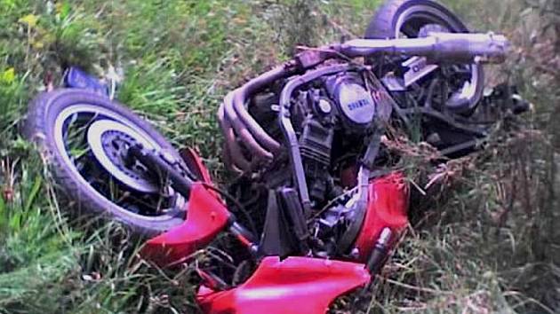 Řidič motocyklu vyvázl bez zranění.