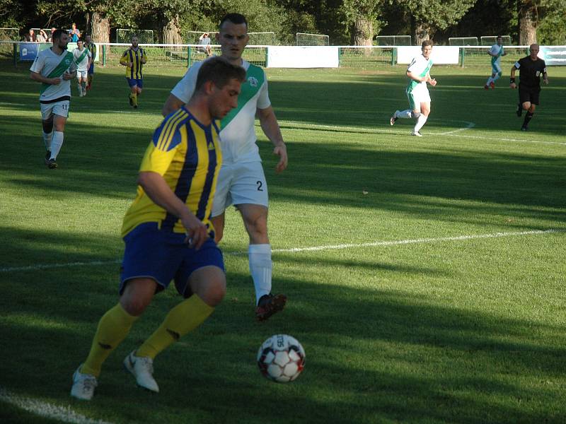 Z fotbalové I.B třídy, sk. E: AFK Loděnice - TJ Sokol Daleké Dušníky 5:1 (4:0).