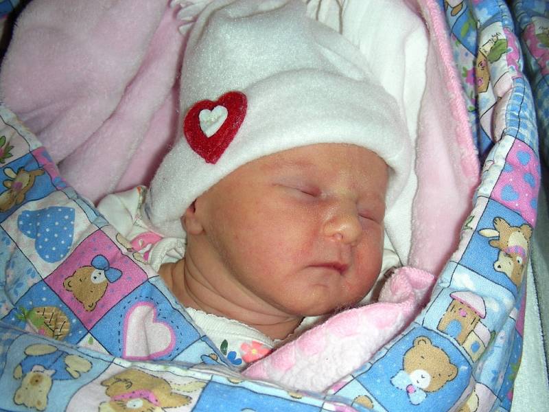 MAGDALÉNKA Humlová, prvorozená dcerka manželů Karolíny a Marka z Holoubkova, se narodila 10. prosince 2017 v Hořovicích. Magdalénka vážila po porodu 2,45 kg a měřila 46 cm. 