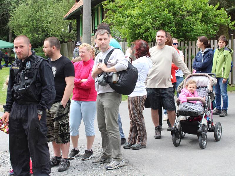 Den s Lesy, který pořádala Lesní správa Křivoklát s Lesní správou Nižbor a Lužná přilákal stovky lidí. Všichni strávili příjemné odpoledne u lovecké chaty Emilovna v Karlově Vsi.