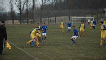 Jaro otevřeli starší dorostenci Hořovicka (v modrém) výhrou.