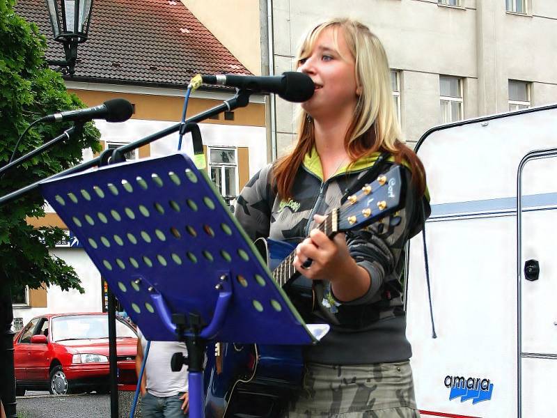 Lucie Míčková zpívala i na Dnu s deníkem.