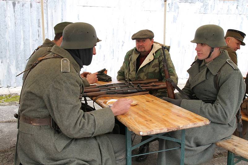 Army muzeum klub vojenské historie a techniky Zdice zahájilo sezonu.