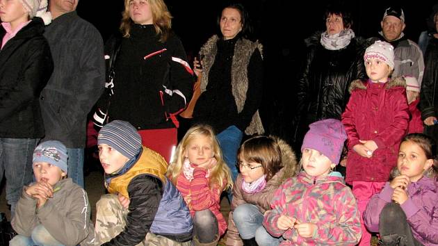 Svatomartinská světýlka v parku zámku Hořovice navštívil rekordní počet návštěvníků