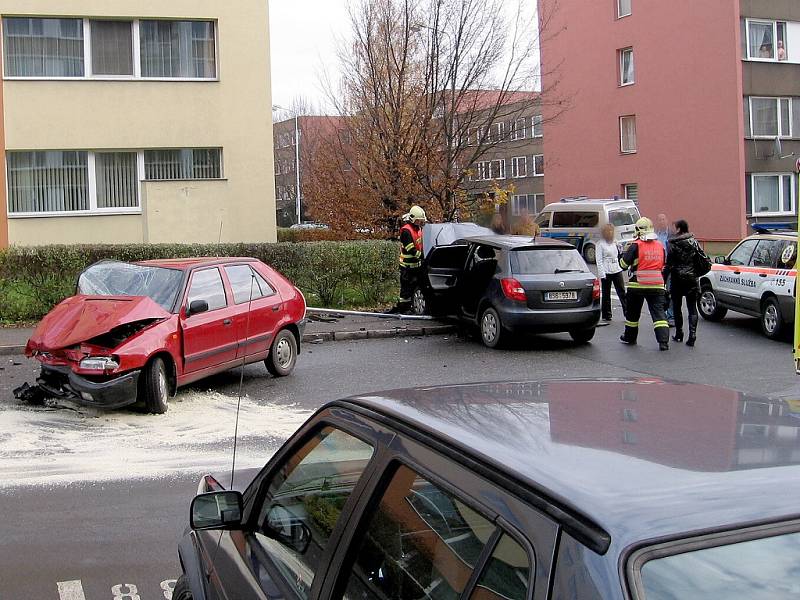 Nehoda policistů zablokovala berounskou Tyršovu ulici