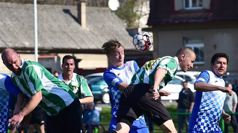 Fotbalisté Cembritu (v zelenobílém) remizovali s Trubínem.