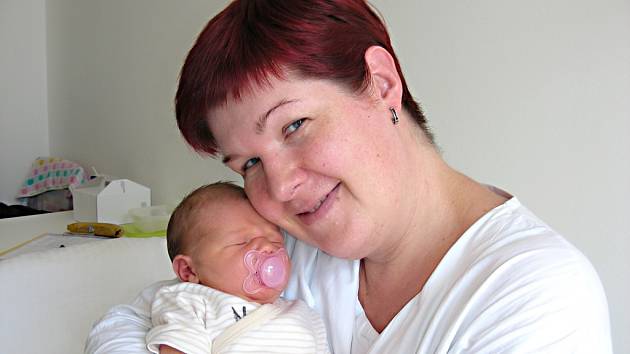 K synkovi Jarouškovi (2 r. 4 m.) si manželé Kateřina a Jaroslav Vopičkovi pořídili 4. července 2014 dcerku Emu. Emě sestřičky v porodnici navážily 3,83 kg a naměřily rovných 50 cm. Rodinka má domov v Obořišti. 