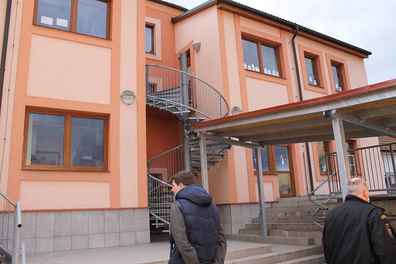 Přístavba mateřské školy v Neveklově zvýší kapacitu o 25 míst. Dosud se do ní vejde 95 dětí.