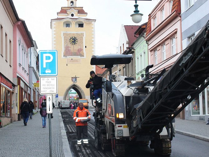 U Plzeňské brány v Berouně vyrostla nová pěší zóna