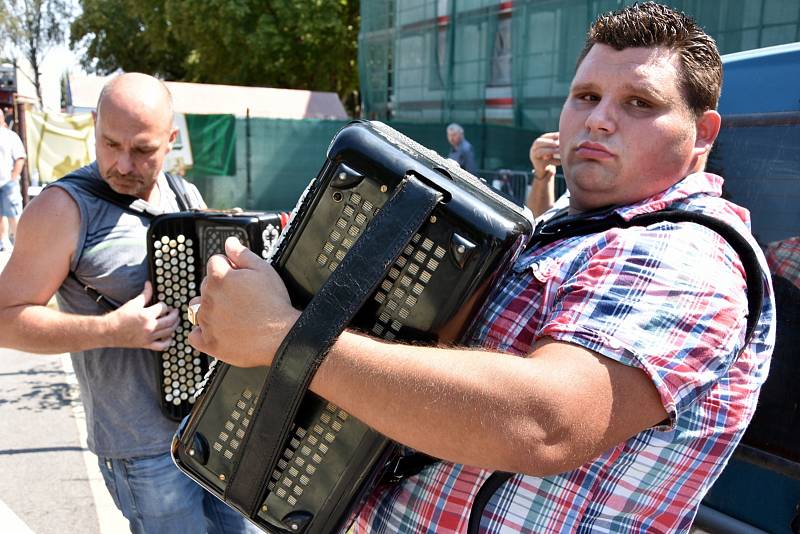 Účastníci Hořovické heligonky si svá vystoupení obravdu užívali. K vidění byla i výstava historických nástrojů.