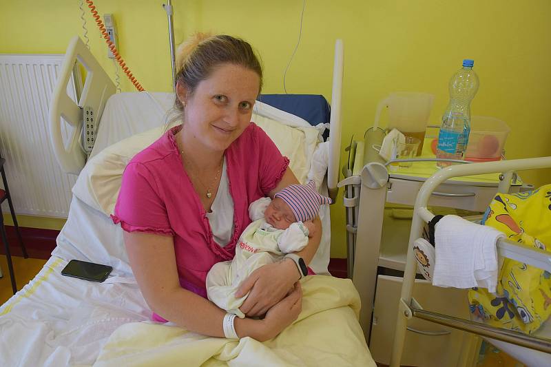 Eliška Hebíková se narodila 22. června 2021 v 11.40 v benešovské porodnici. Po narození vážila 3520 g. S maminkou Ivetou Marešovou a tatínkem Martinem Hebíkem bude bydlet v Postupicích.