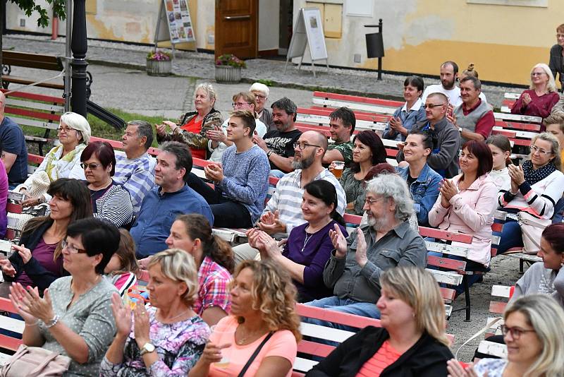 Postřižiny a Třehusk na Starém zámku v Hořovicích potěšily stovky diváků.