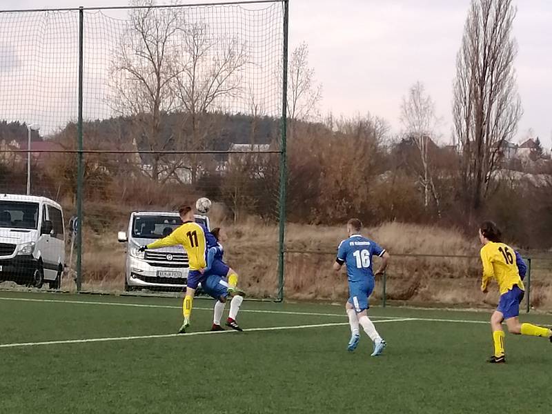 Fotbalová divize, skupina A: SK Senco Doubravka - FK Hořovicko 2:1 (2:1).