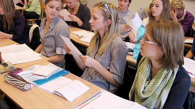 Generálka státní maturitní zkoušky prověřila i berounské gymnazisty