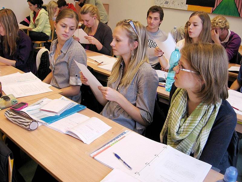 Generálka státní maturitní zkoušky prověřila i berounské gymnazisty