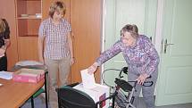 Důchodci z Hořovic se voleb zůčastnili v hojném počtu