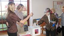 Důchodci z Hořovic se voleb zůčastnili v hojném počtu