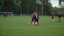 Fotbalová I. A třída: Komárov - Velká Dobrá 4:2 (2:1).