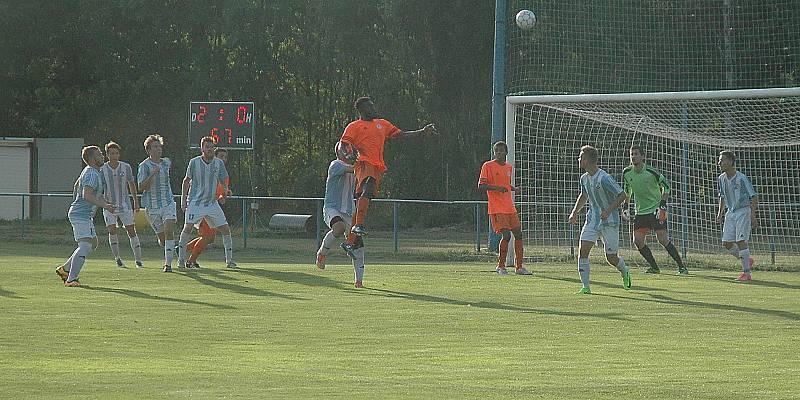 Domácí nastoupili v dalším přípravném zápasu v oranžovém.