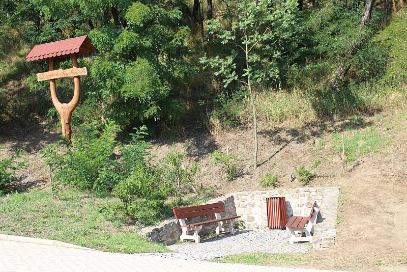 Lesopark Knihov ve Zdicích se stal oblíbeným místem pro pasivní i aktivní odpočinek.