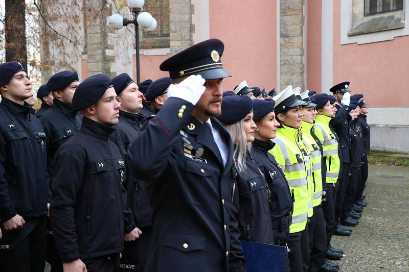 Slib složilo 74 nováčků, kteří nastoupí ke středočeské policii.