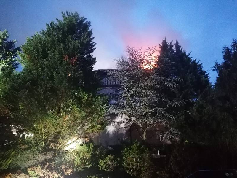 Požár vily rodiny uprchlého podnikatele Radovana Krejčíře v Černošicích.