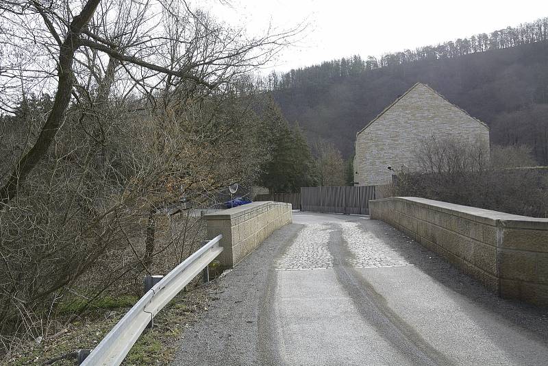 Sídlo zesnulého Petra Kellnera v Podkozí.