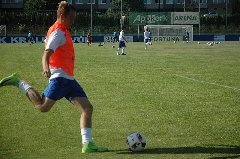 Písek zaskočil Králův Dvůr na jeho hřišti, Cábelicí doma padli 0:1.