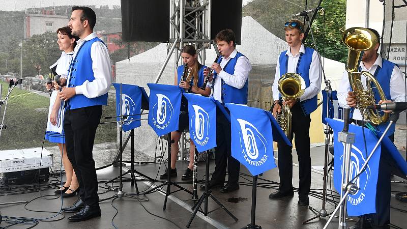 Odpoledne u Hvězdy s dechovou a cimbálovou muzikou, Beroun.