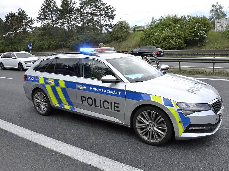 Nehoda na dálnici D5 se stala na 12. kilometru ve směru na Prahu.