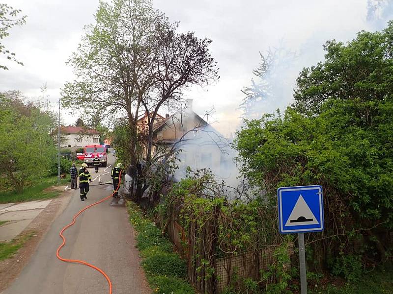 Hasiči zasahovali u požáru odpadu v Rudné.