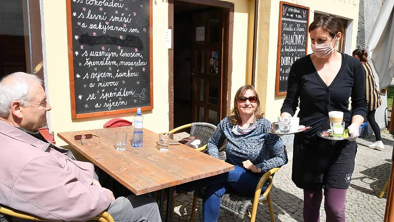 Otevřené zahrádky u restaurací na Berounsku.