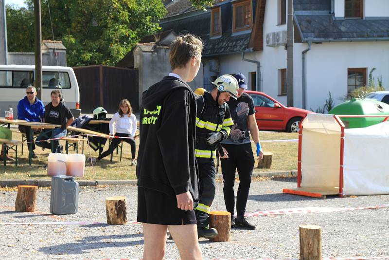 Z hasičské soutěže 'Toughest Firefighter Alive - Nejtvrdší hasič přežije' v Broumech.