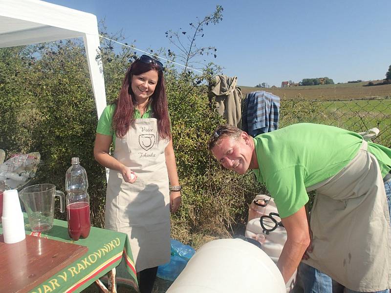 Poslední zářijový den byl významným pro obyvatele obce Otmíče. Slavili vinobraní.