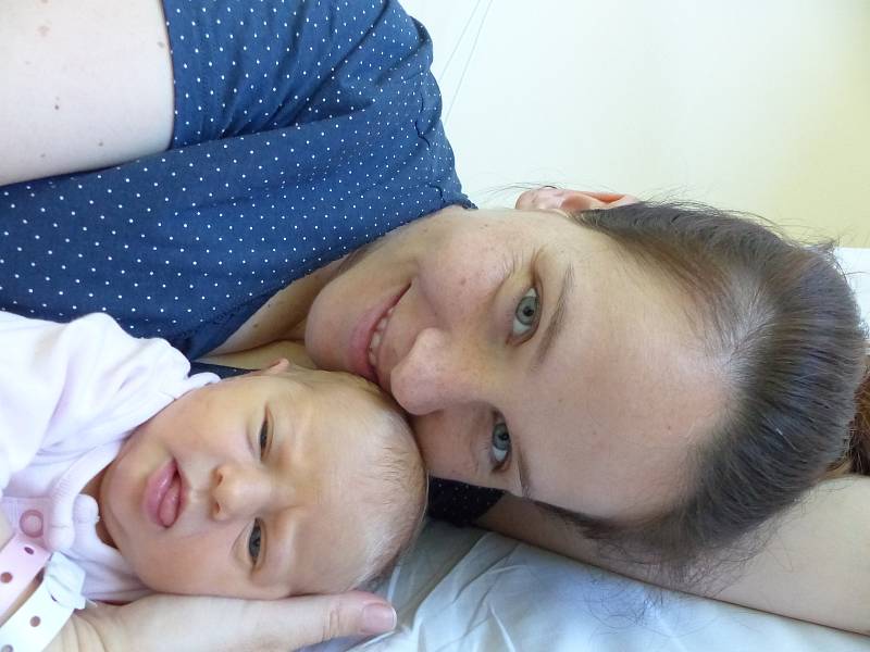 Amálie Stárková se narodila 7. června 2021 v kolínské porodnici, vážila 3185 g a měřila 51 cm. Do Bulánky odjela s bráškou Toníkem (3) a rodiči Terezou a Antonínem.