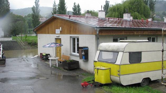 Pondělí 3. června v Berouně. Berounka řádí