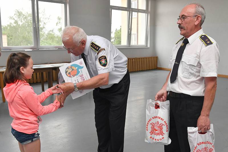 Z vyhlášení výsledků literárně-výtvarné soutěže Požární ochrana očima dětí v Berouně.