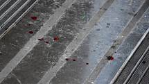 Silně krvácející muž vylekal v sobotu v podvečer návštěvníky jednoho ze supermarketů v nákupní zóně v Berouně.
