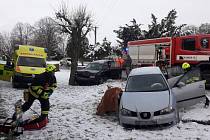 Nehoda dvou aut u Tlustic.