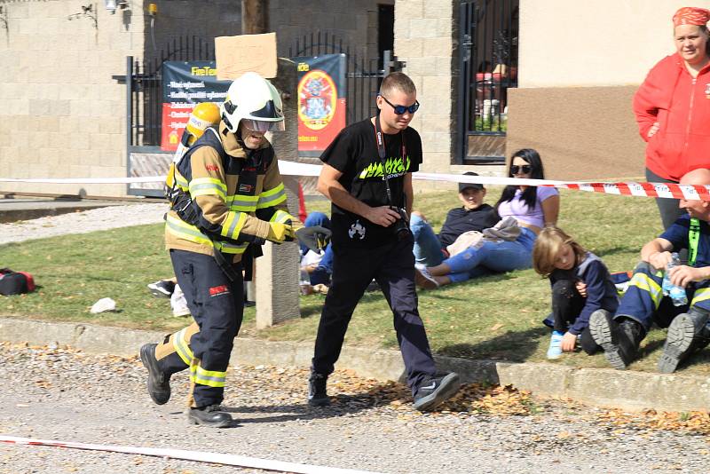 Z hasičské soutěže 'Toughest Firefighter Alive - Nejtvrdší hasič přežije' v Broumech.