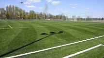 Nové fotbalové hřiště s umělou trávou v Hořovicích.